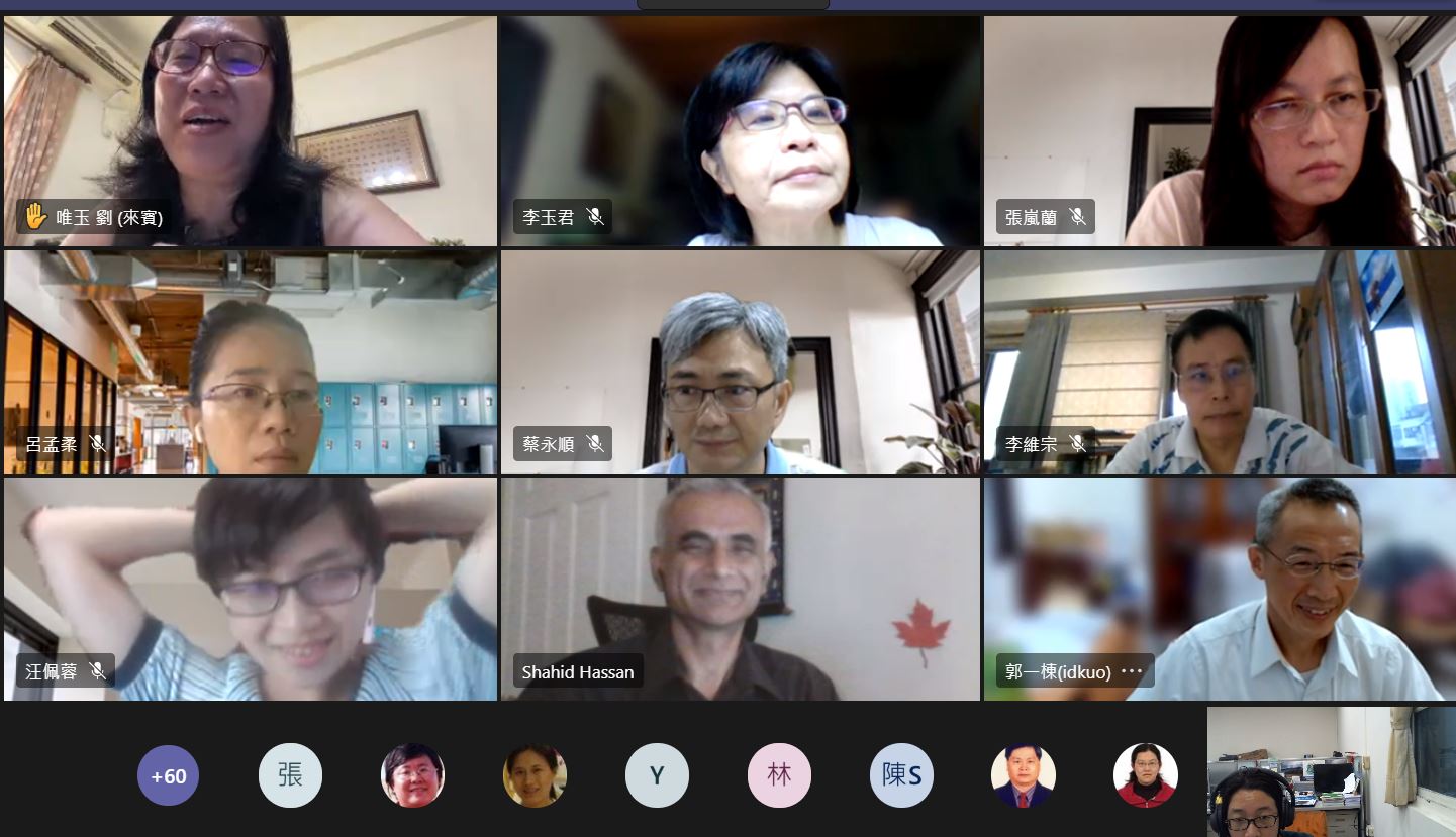 加拿大Yorkville大學Shahid Abrar-ul-Hassan教授(下排中),與參加全英文工作坊教師們相互自我介紹。