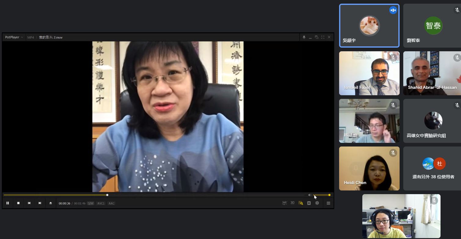 高雄女中校長林香呤(左),於培訓開始前鼓勵所有參與培訓教師。