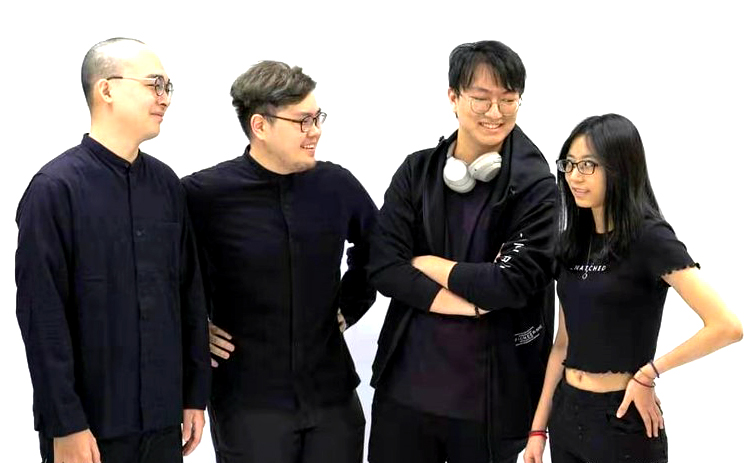商設系老師龍希文(右一)與指導的學生們合影