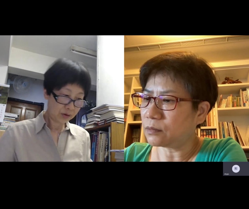 亞大文學獎聘請通識中心吳莉婕老師(右),及國內知名藝術策展家黎翆玉,共同擔任評審。