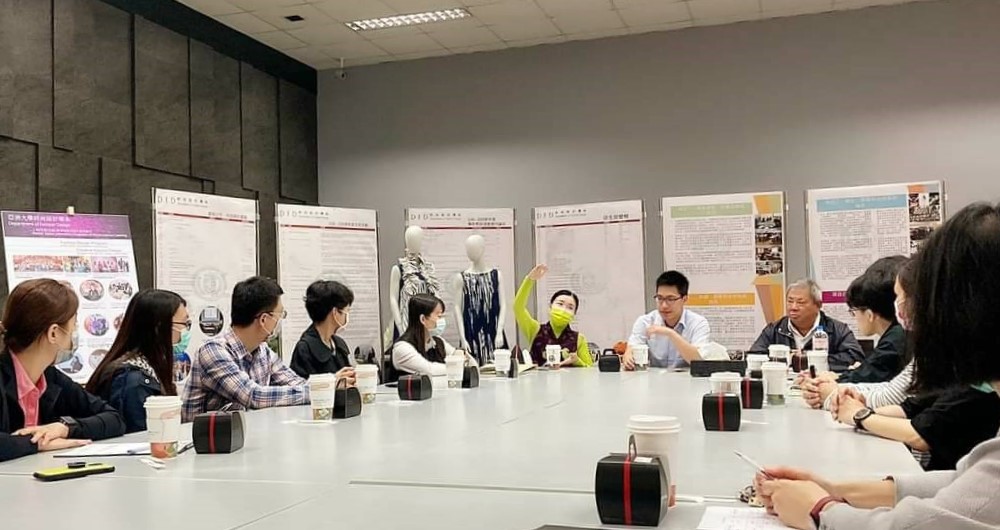 經濟部工業局涂力中技正(左七)率領台灣時尚領域四大法人,與林青玫主任(左六)交流。