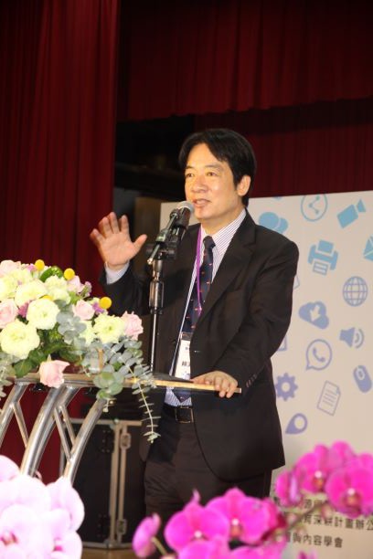 賴清德副總統稱讚,中亞聯大兩校能掌握國際趨勢,朝數位學習推展到智慧學習、智慧醫療發展。
