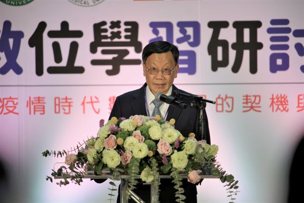 亞大校長蔡進發致詞,中亞聯大兩校致力將疫情危機化為數位學習轉型力量。