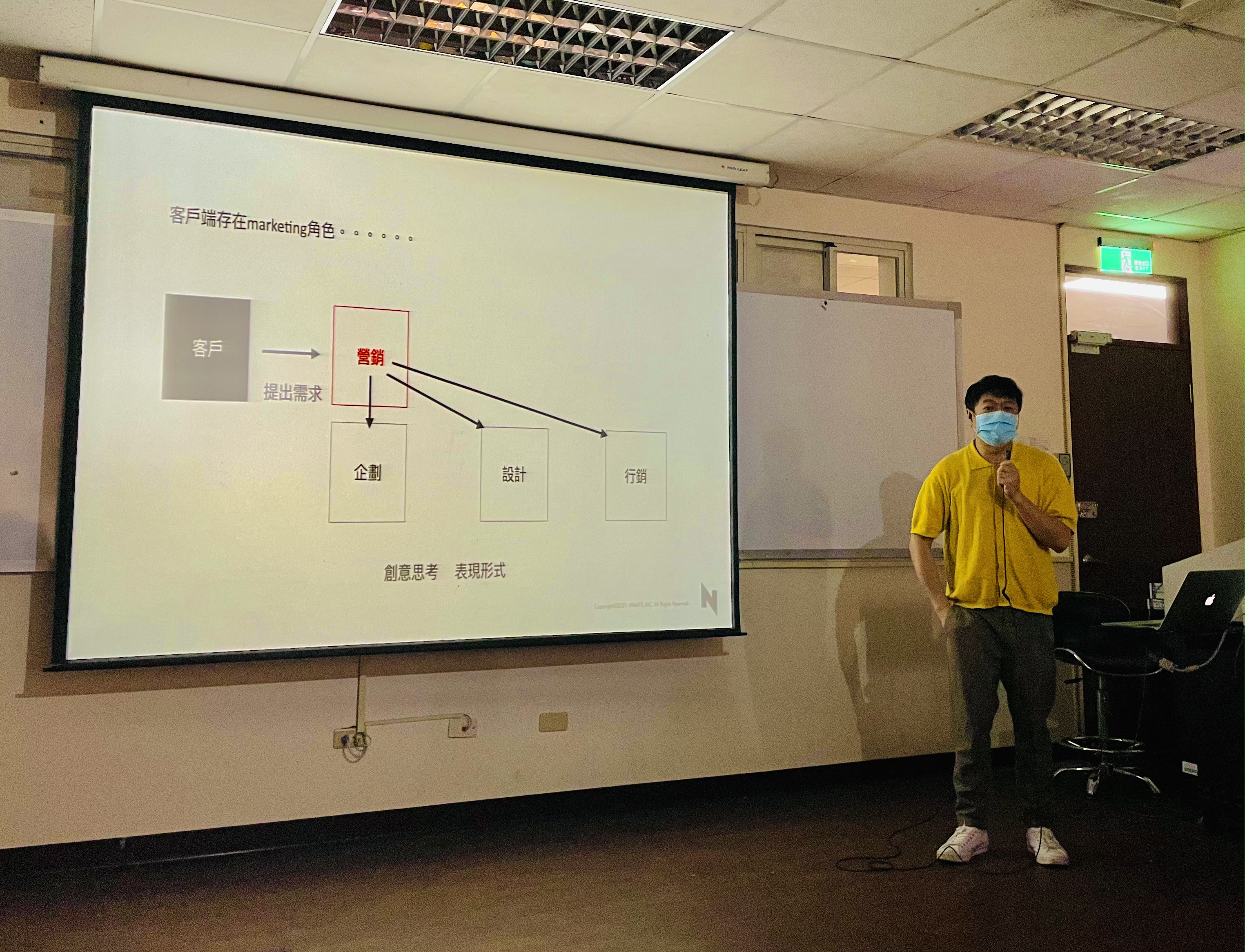 視傳系畢業系友陳品呈設計師,回系分享實際案例。