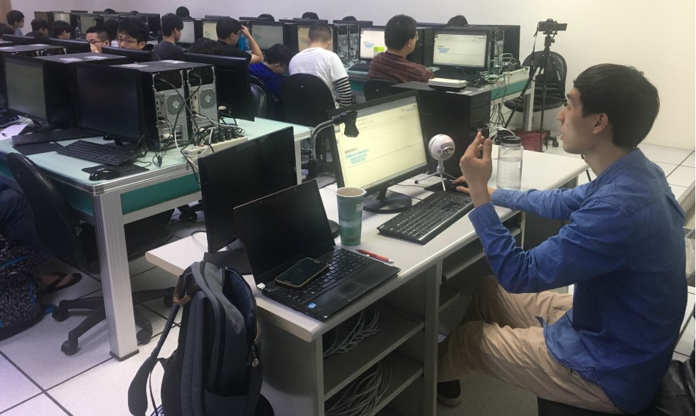 亞洲大學和人工智慧學校合作人工智慧學程,由台中分校的蔡岳霖組長擔任學程業師。