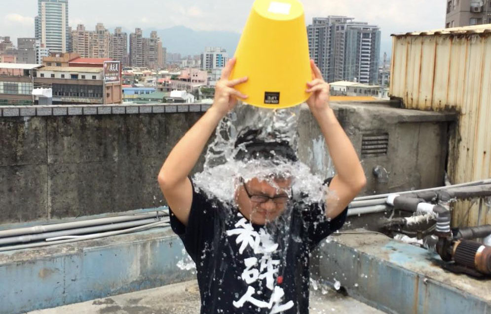 「雪球資本」合夥人江鑑修表示,創業大部分就像往自己身上倒冰水,挑戰自己