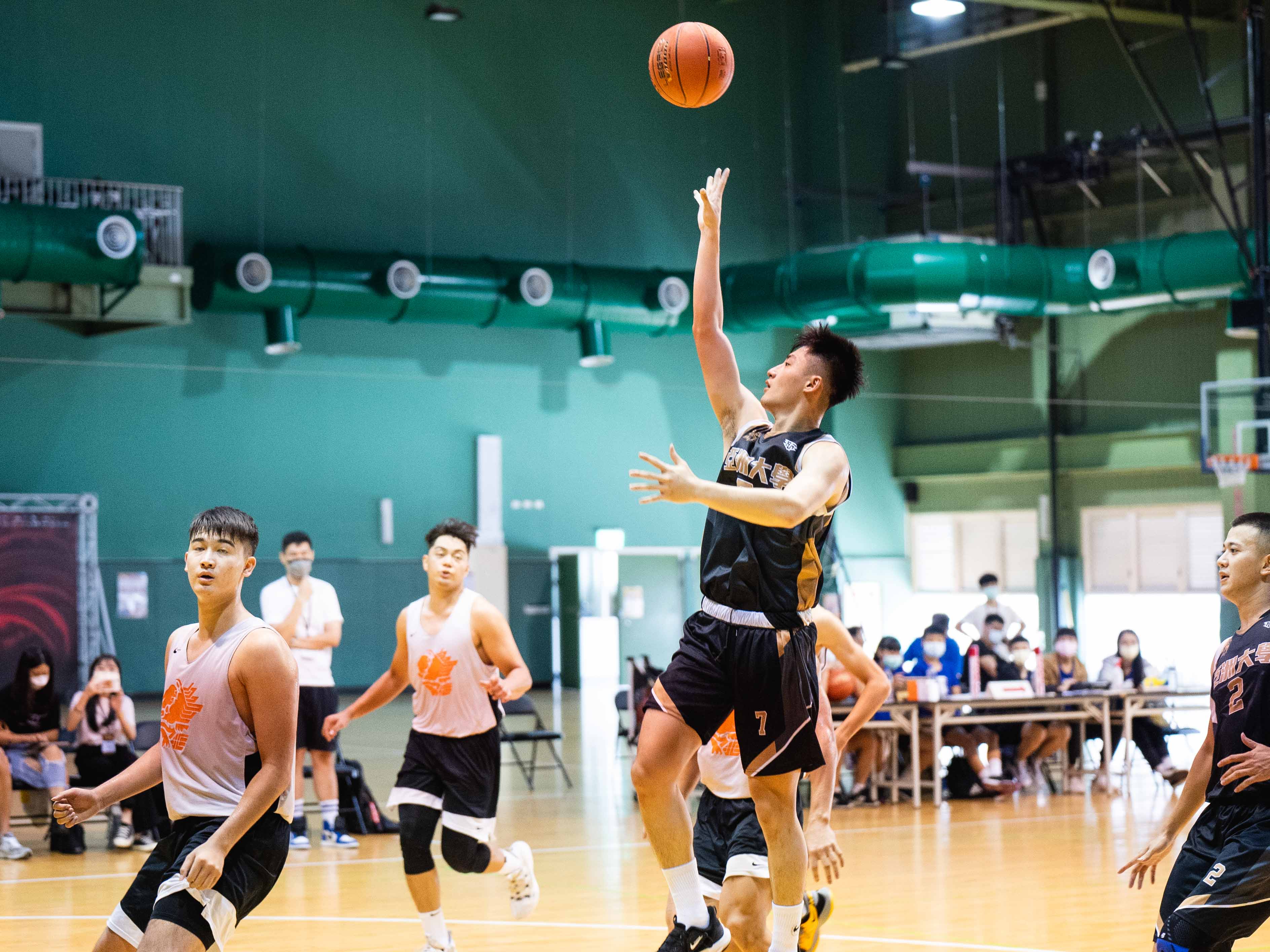 圖為亞大經管系江尚謙,在職業籃球界嶄露頭角,成第20季SBL選秀狀元