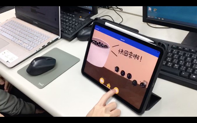圖為亞大幼教系圖學,設計解題動畫與物聯網感測器玩具書,讓幼兒透過操作物件,練習解決問題