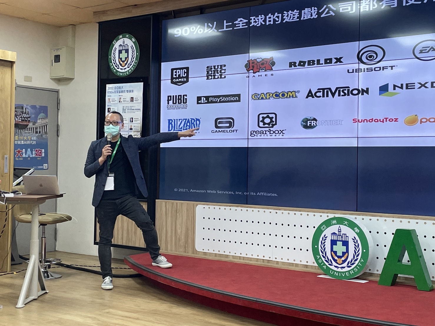 圖為AWS資深經理潘榕森表示,元宇宙不是現實的替代,而是與現實世界並存的虛擬世界