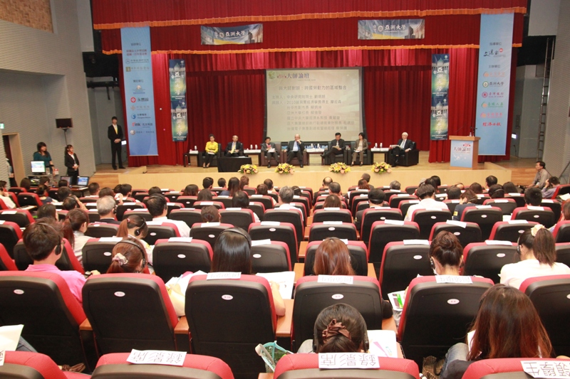 摩坦森教授演講會上,亞洲大學學生出席踴躍,座無虛席。