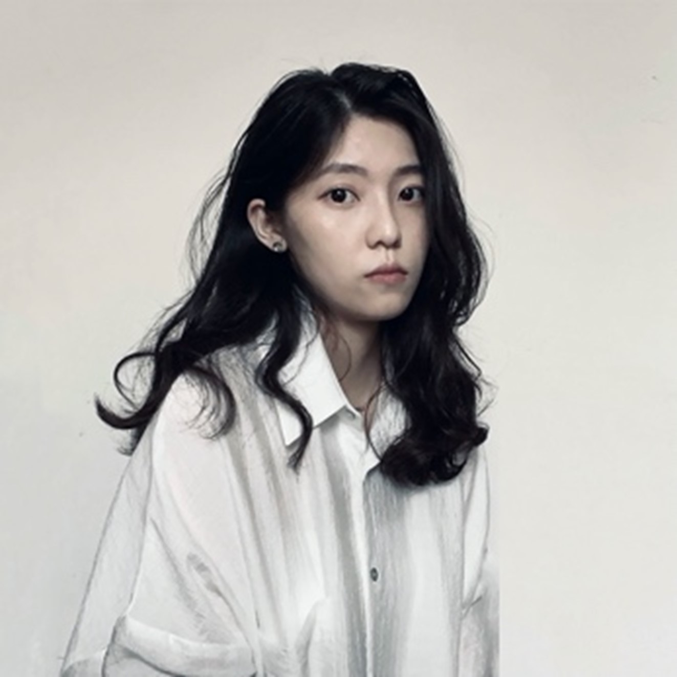 圖為亞大視傳系同學塗芷妤,以「Fruit or Fur?」作品獲「2022 Taiwan Top Star視覺設計獎」競賽創業海報類金獎,另獲2項國際設計大獎