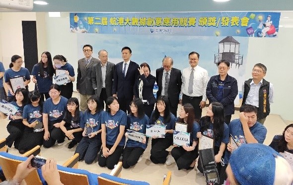 圖為「2022航港大數據創意應用競賽」頒獎,亞大會資系獲第2名。