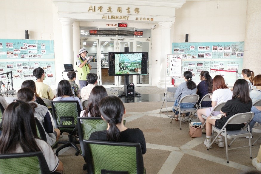 亞大圖書館配合「SDGs學習月」,舉辦主題書展、講座。