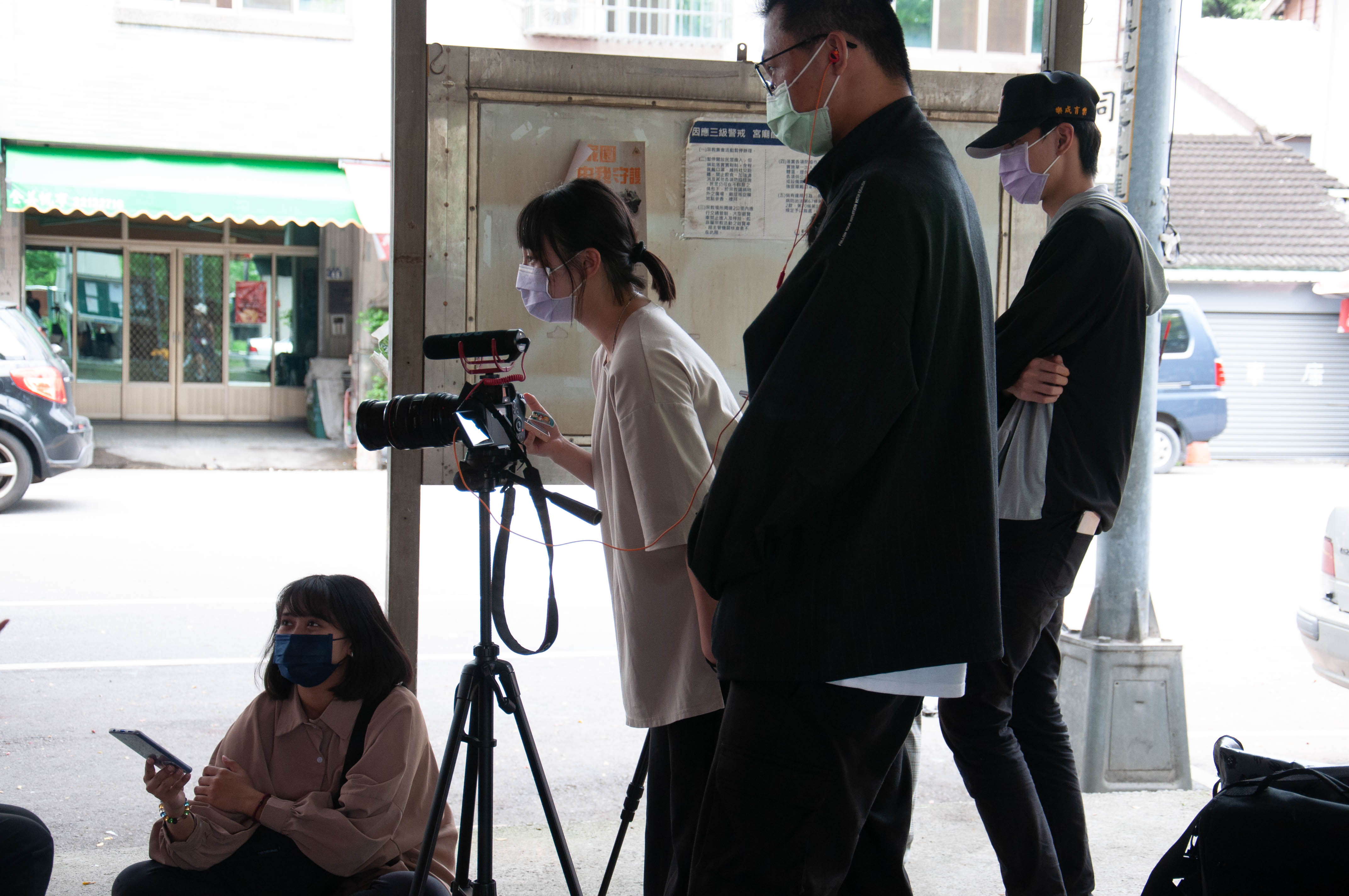 圖為資傳系大一系課程「動態攝影與剪輯」,與台中市大屯社區大學合作,完成了13部作品。