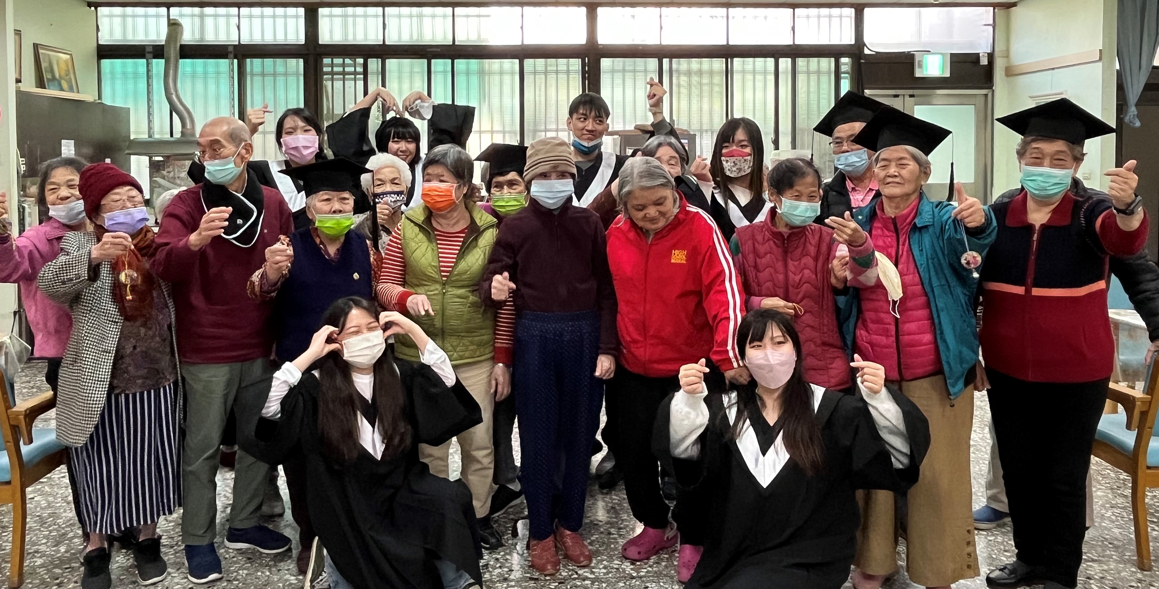 圖為亞大社工系「失智不失志」小組,推動破除對失智症狀的刻板印象、減輕照顧者的負擔計畫。