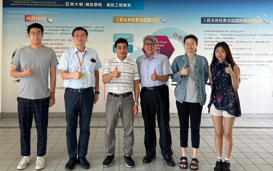 圖為亞大資電學院長許慶賢(左3)、資訊長兼資工系主任陳懷恩(左2)、資工系副主任林俊淵(左4),與獲得NVIDIA DLI國際證照的同學合影。