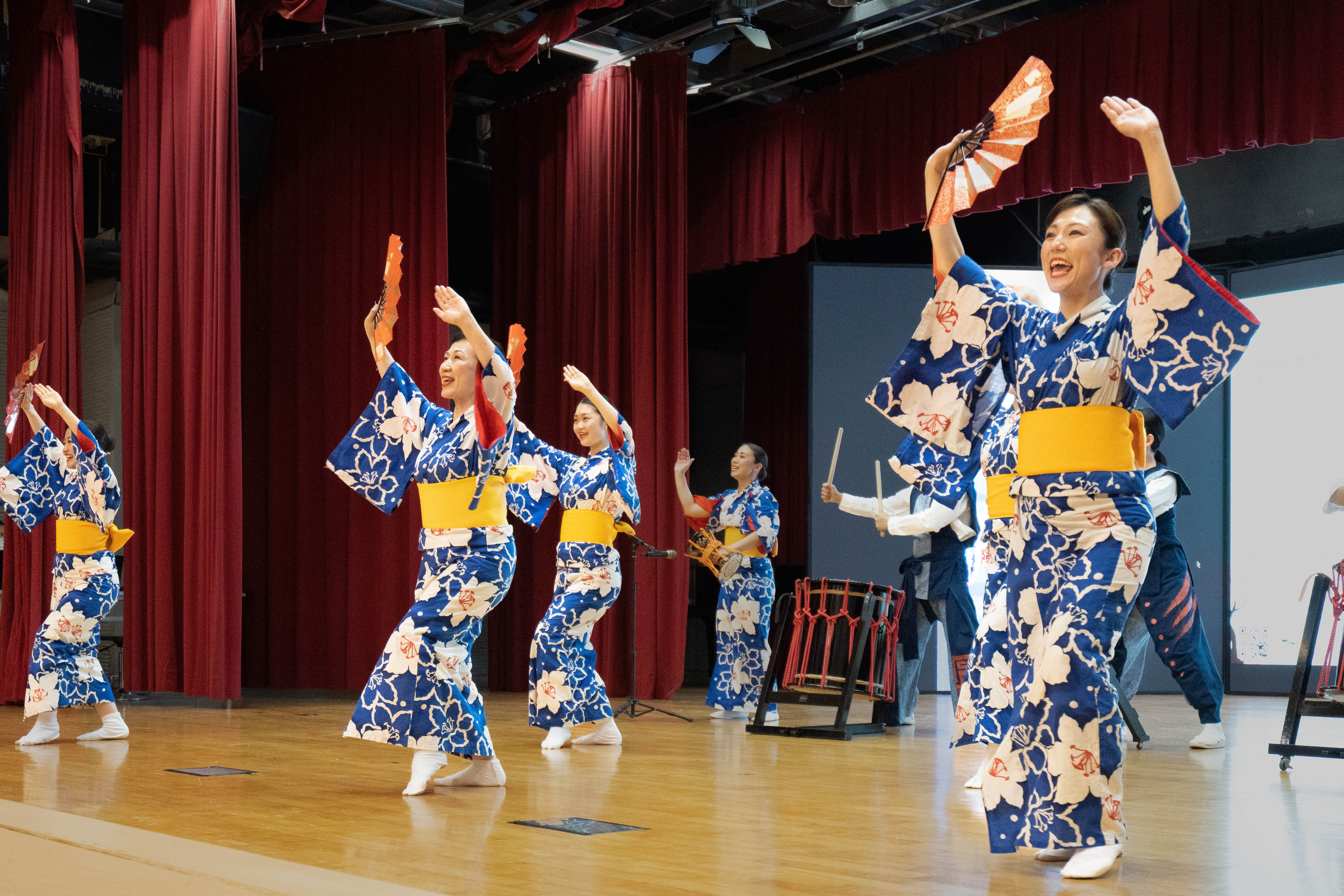 圖為「2023亞大藝文季-日本民舞饗宴」活動,以代表日本秋田縣樂曲〈飾山囃子〉揭開序幕。