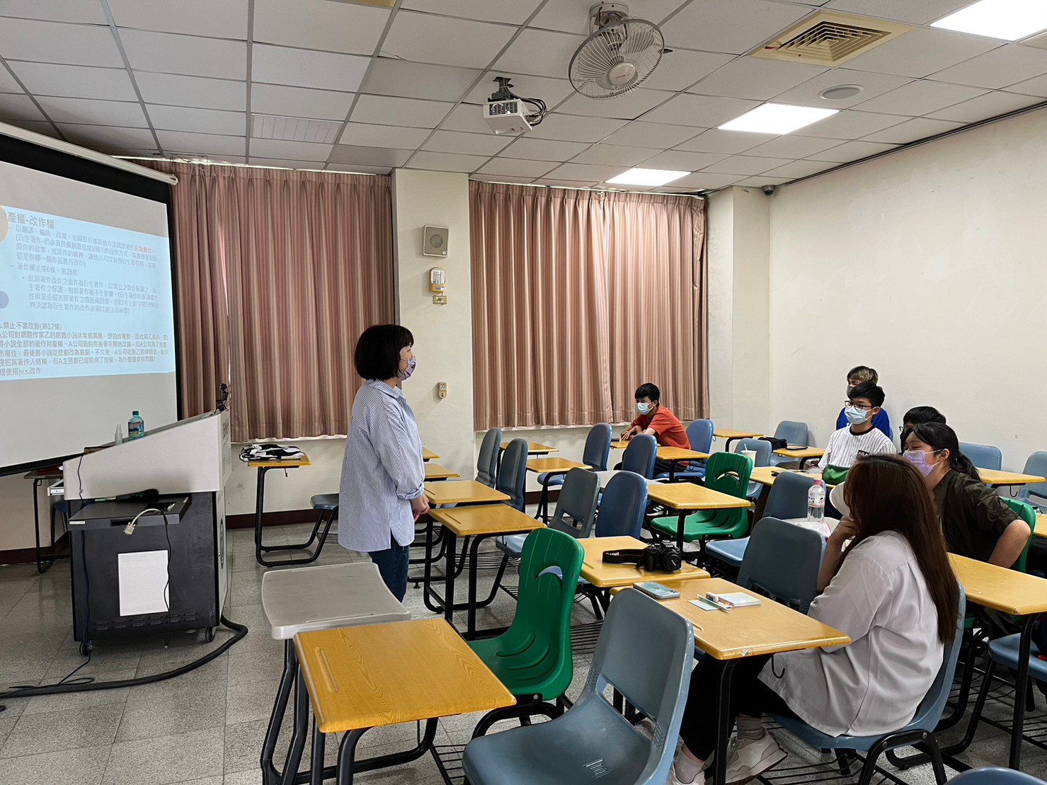 圖為財法系莊晏詞老師,談NFT與智財權。