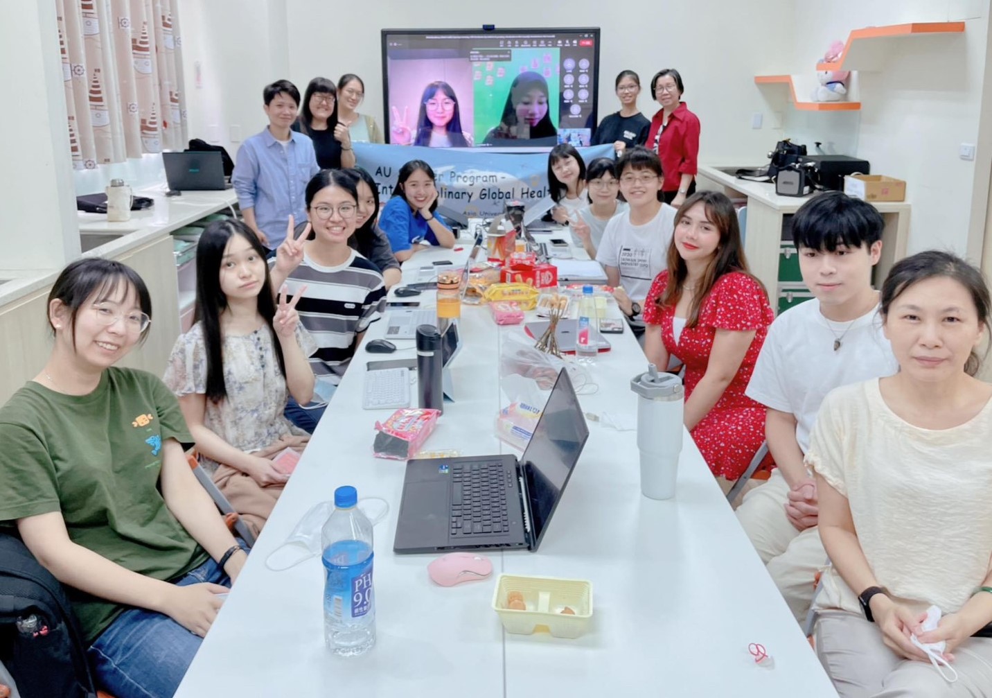 圖為亞大護理學院,暑期Summer program課程,吸引大批國內外學生線上和實體參與。
