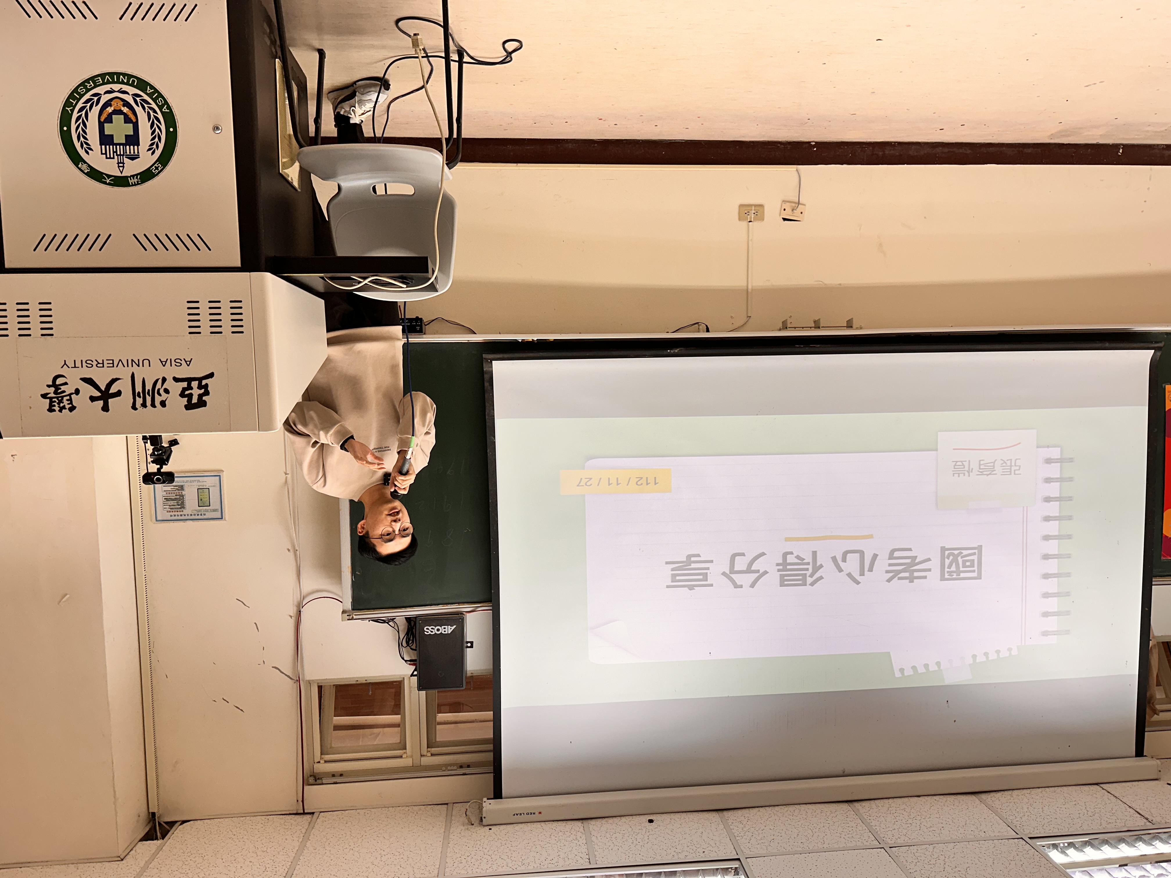 圖為亞大職治系校友張育愷,分享準備職治師國考的心得。