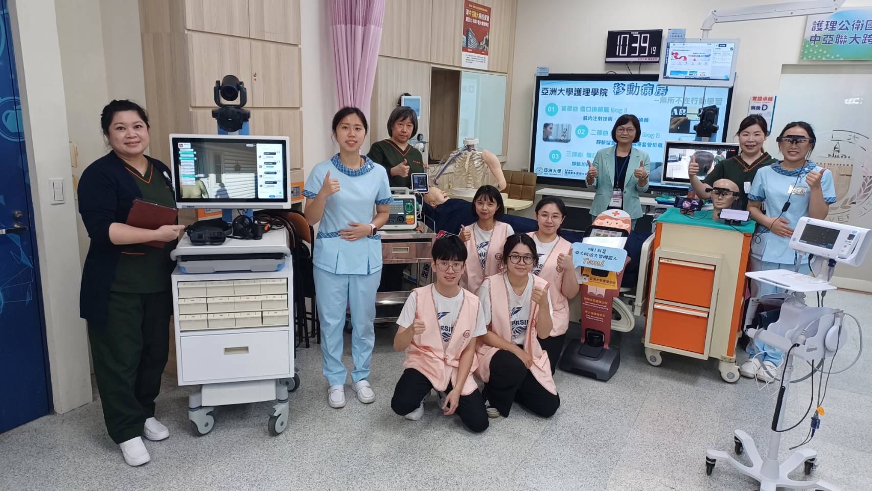 圖為亞大護理新創未來護理中心,為學生提供生成式AI結合元宇宙前瞻教學模式,辦學品質績優。