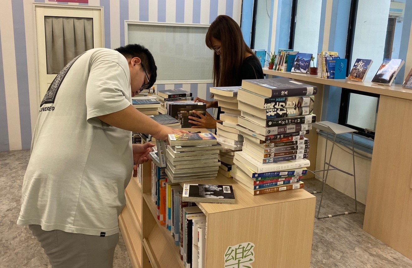 圖為亞大通識中心賴昭吟老師的獲獎計畫,鼓勵學生「讓學生理解閱讀,愛上閱讀」。