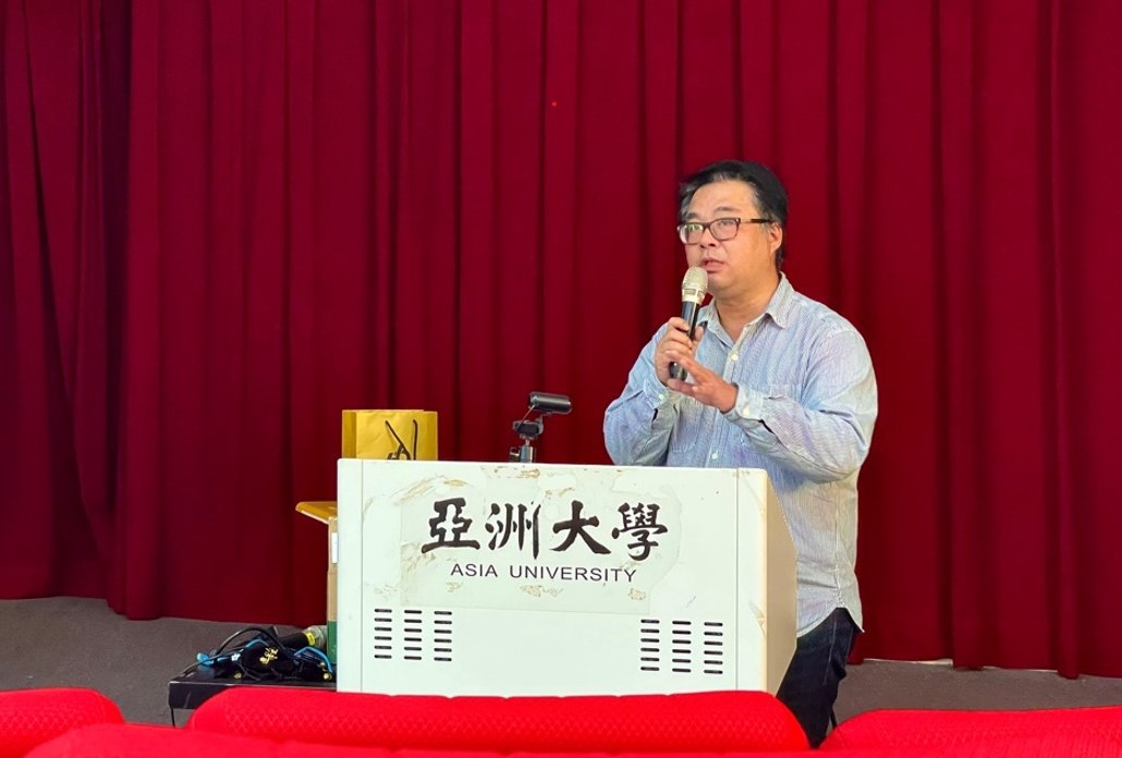 圖為三立集團吳榮彬講師,分享結合AI新科技能讓翻新傳統媒體,效果難以想像。
