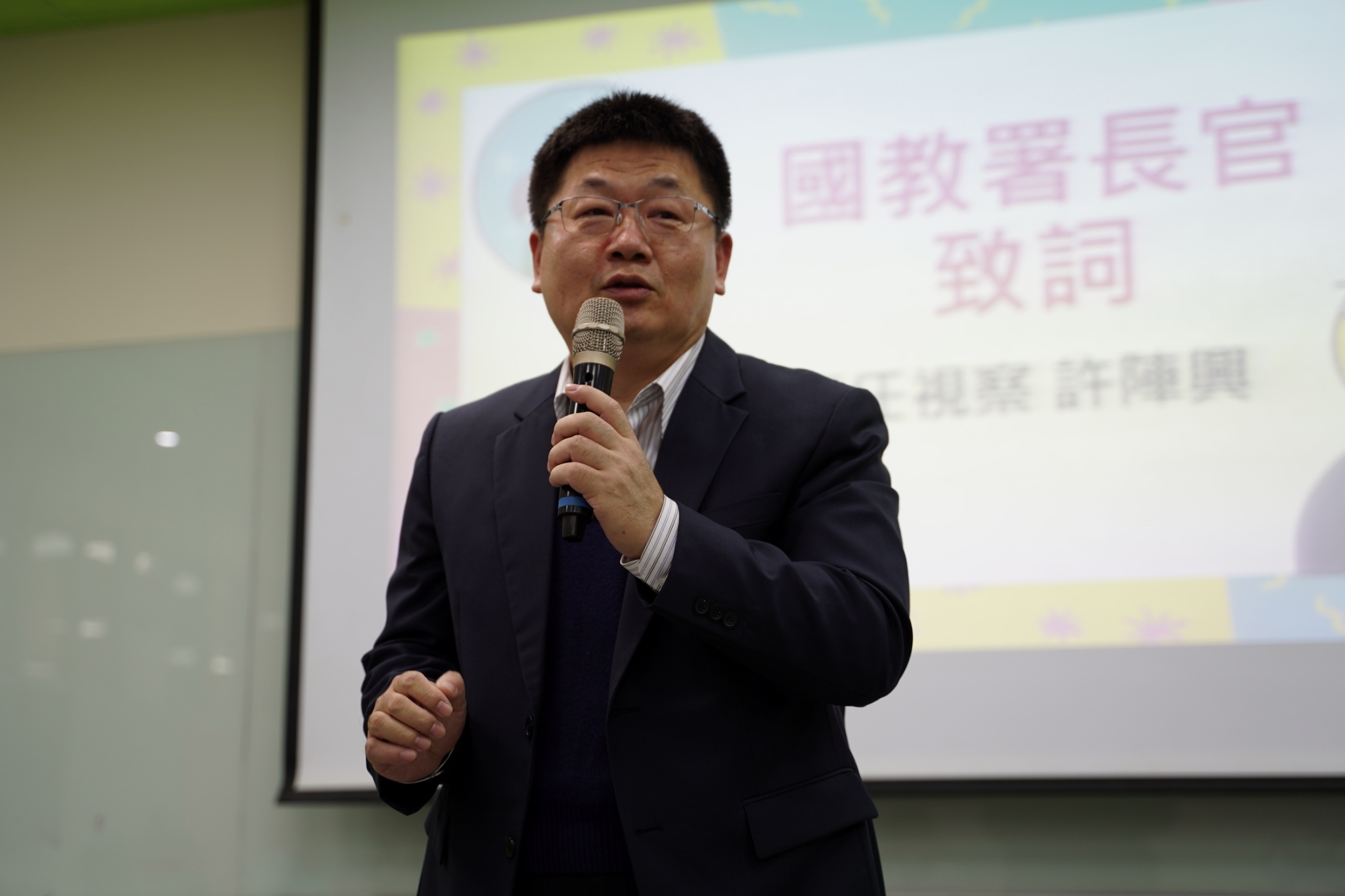 圖為國教署簡任視察許陣興表示,會持續支持青少年幸福不迷網營隊活動。