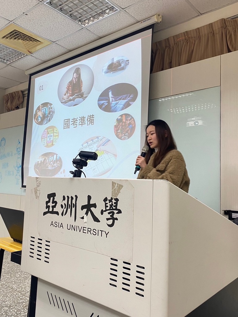 圖為科林助聽器公司聽力師的劉芝言系友,分享準備國考、求職考量。