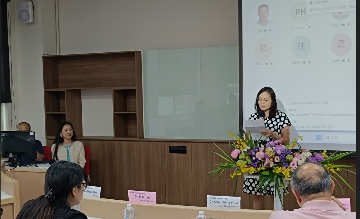 圖為亞大管理學院長陳明惠表示,此次國際跨領域研討會重點,在於討論雙語教育的挑戰與機遇。