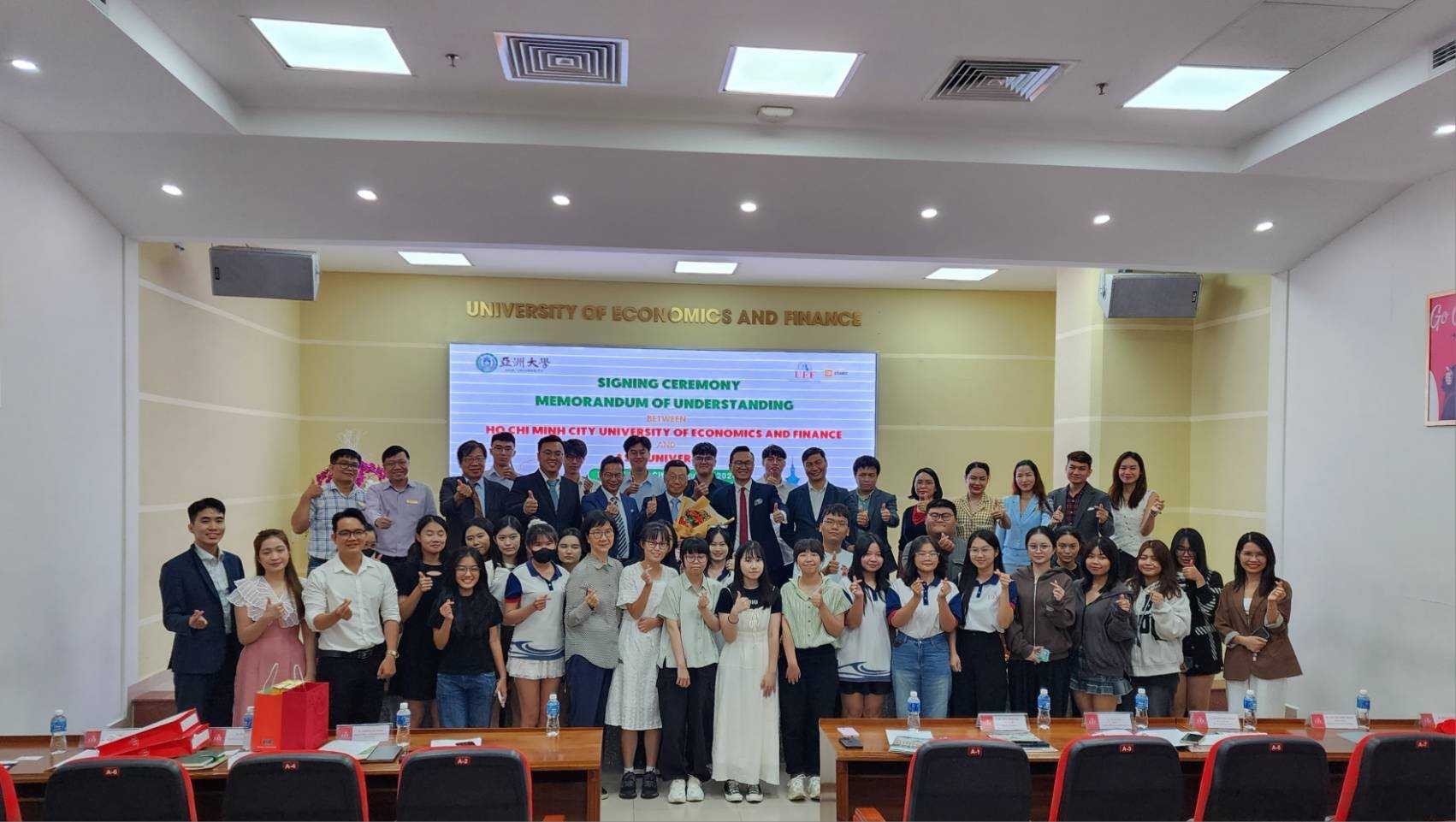 亞大自主學習學生參與亞大與越南胡志明市財經大學的MOU合約簽訂,促進未來雙方學術交流