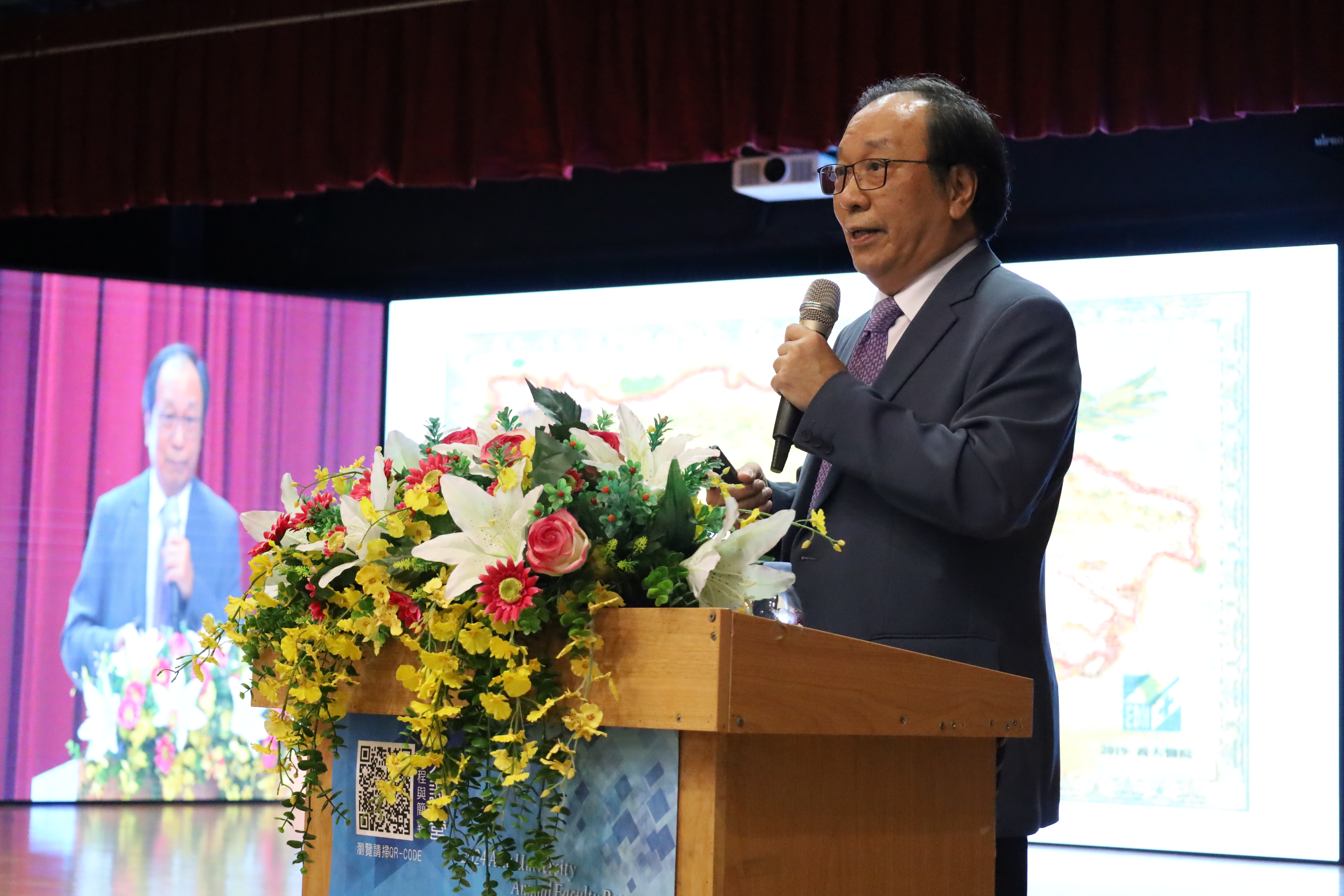 圖為健康台灣推動委員會副召集人陳志鴻，以「健康台灣、韌性台灣」為主題，分享賴清德總統上任後所推出的健康台灣醫療政策。