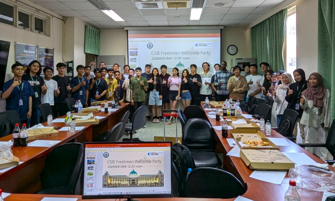 圖為亞大資工系為大學部國際生,舉辦歡迎餐會。