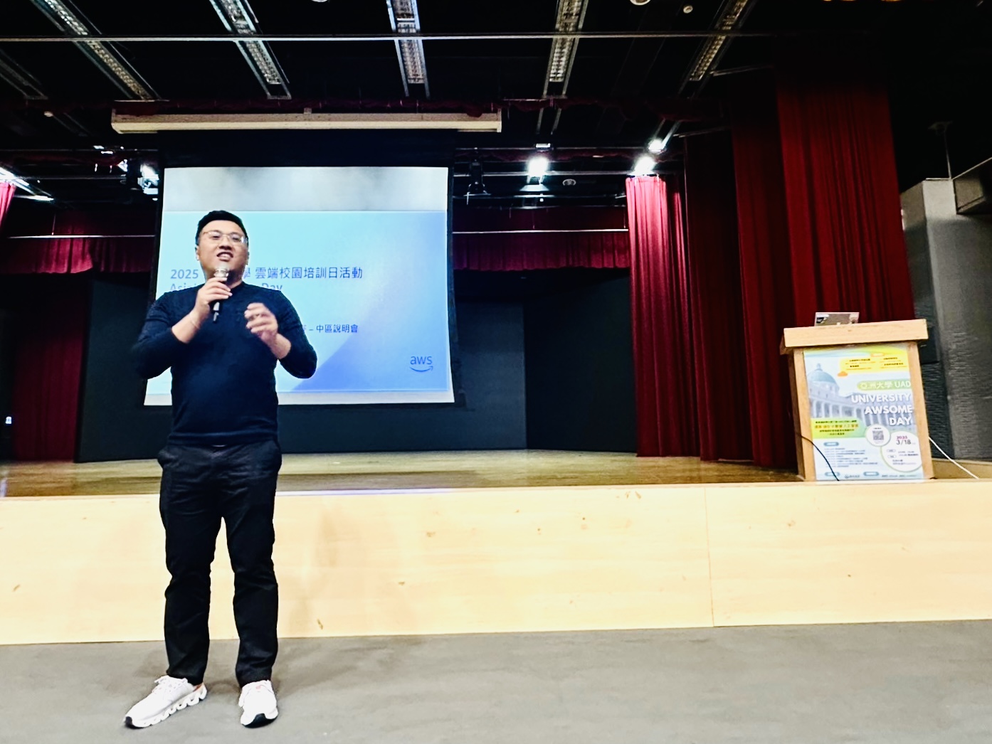 亞大產學營運長兼雲創學院長王昭能表示,亞大將透過與AWS合作,促進生成式AI應用於醫療發展。