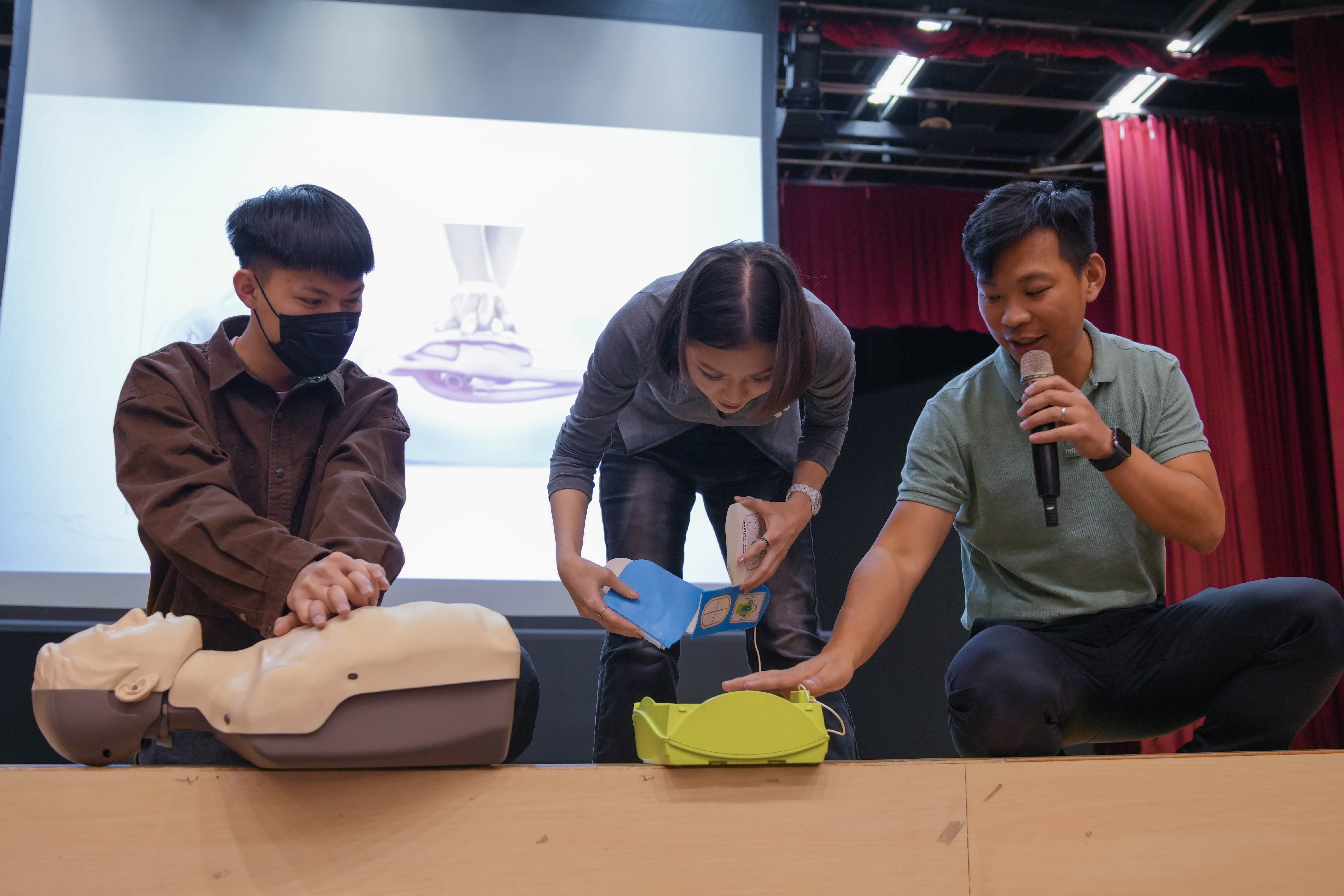 台中長安醫院急診室主任陳治圩,談在急診室工作到創業的歷程。