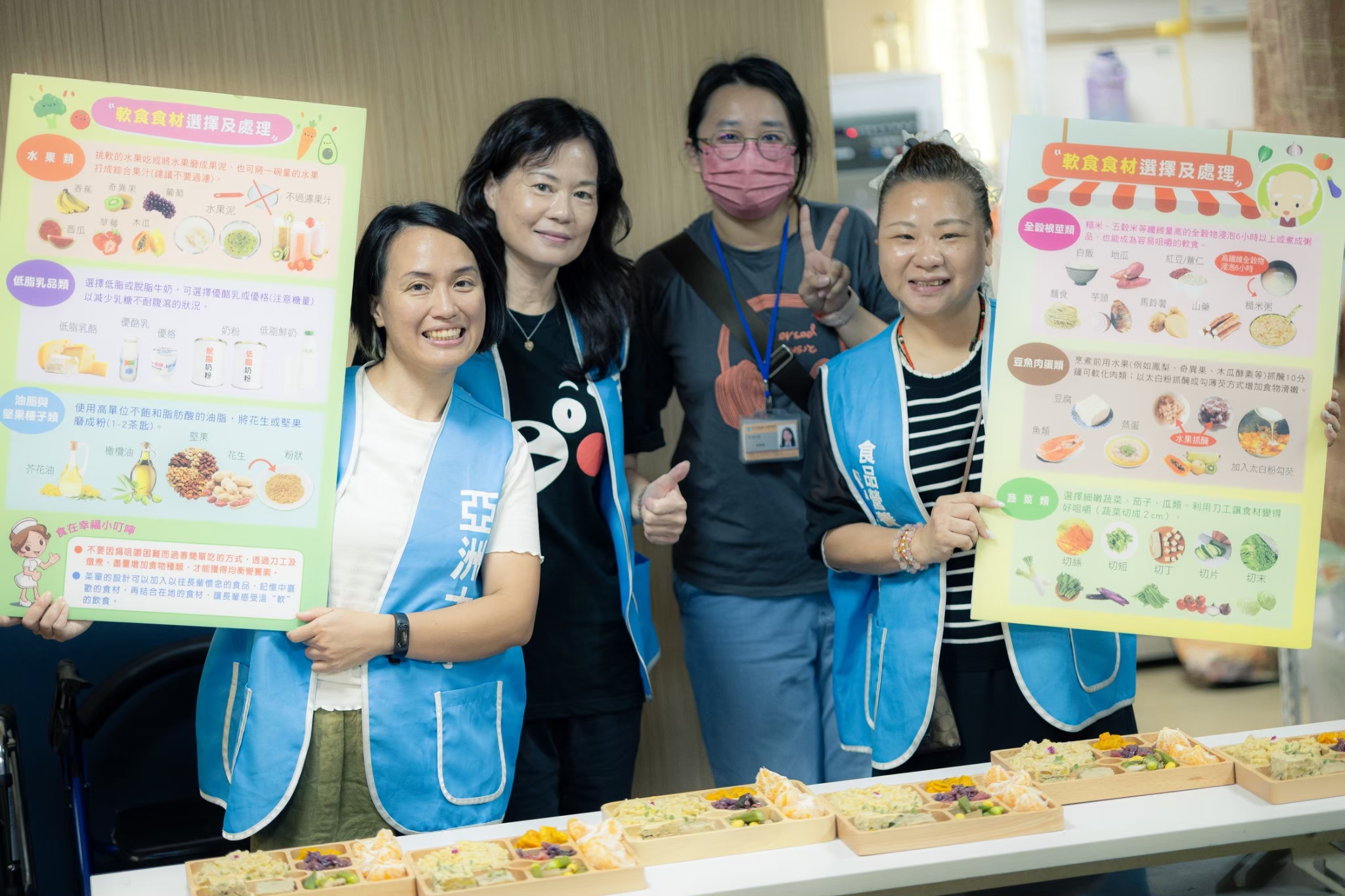 亞大保健系主任李明明(左2)、林慧婷同學(左1)，在達觀部落推廣食物分類餐盤，使住民能簡單易懂的學習平日食物分量與營養分配。