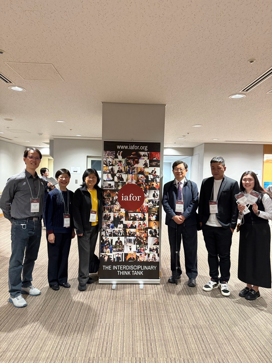 亞大健管系師生，在AGen2025國際學術研討會現場合影。