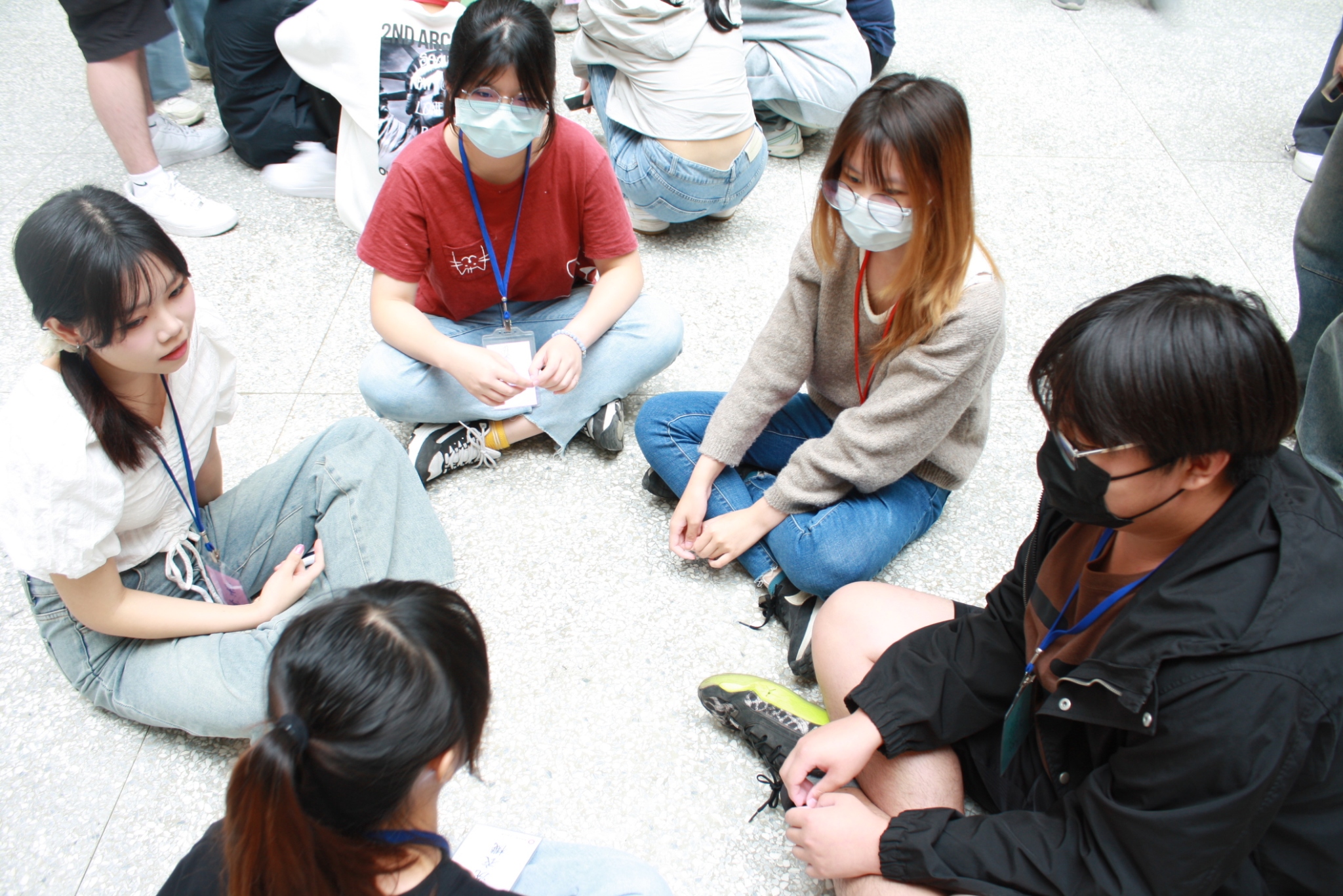 在一日社工營中，學員針對不同社會議題進行討論。