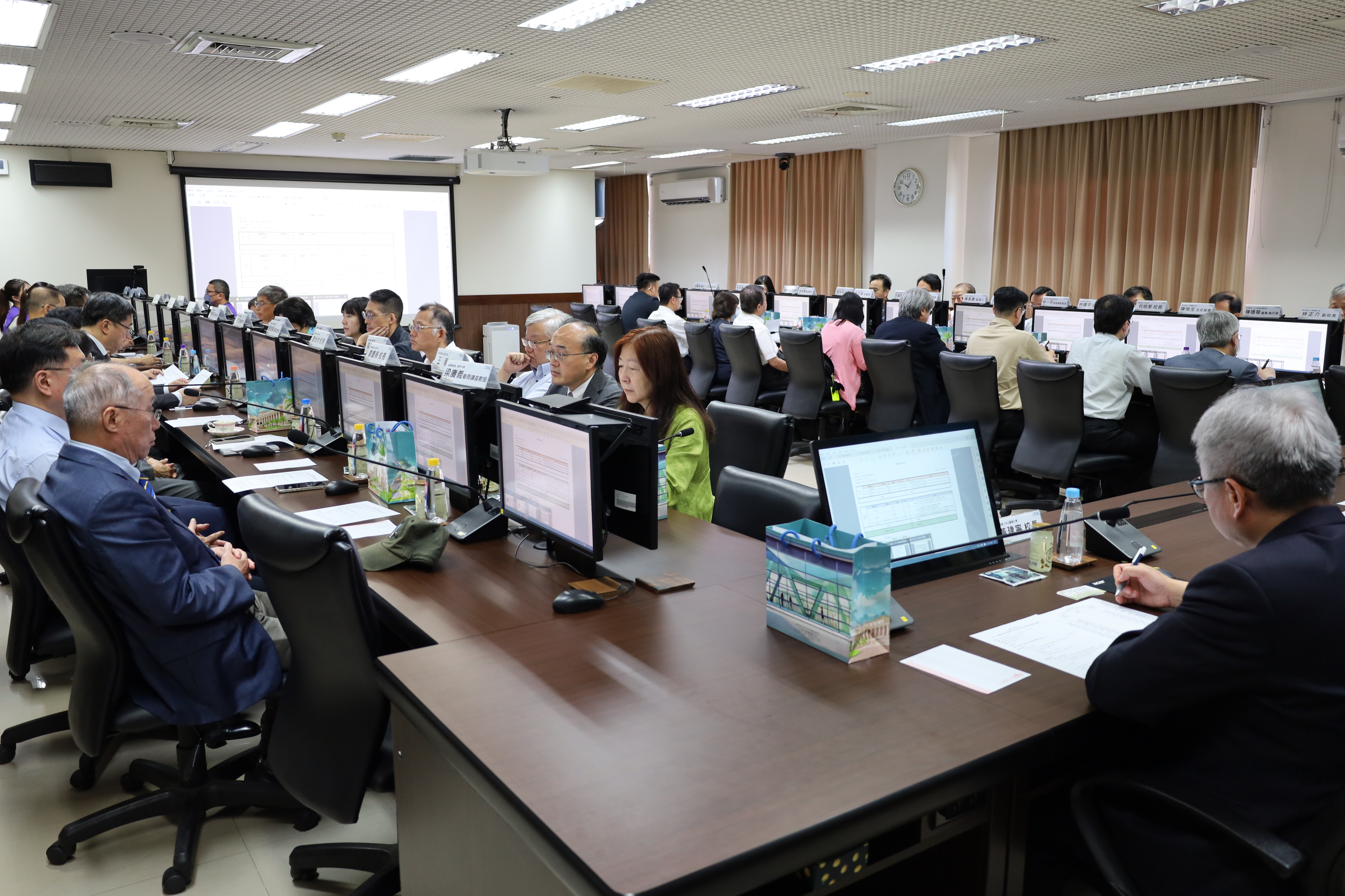「M6」系統會議在亞大舉行，6校代表齊聚。