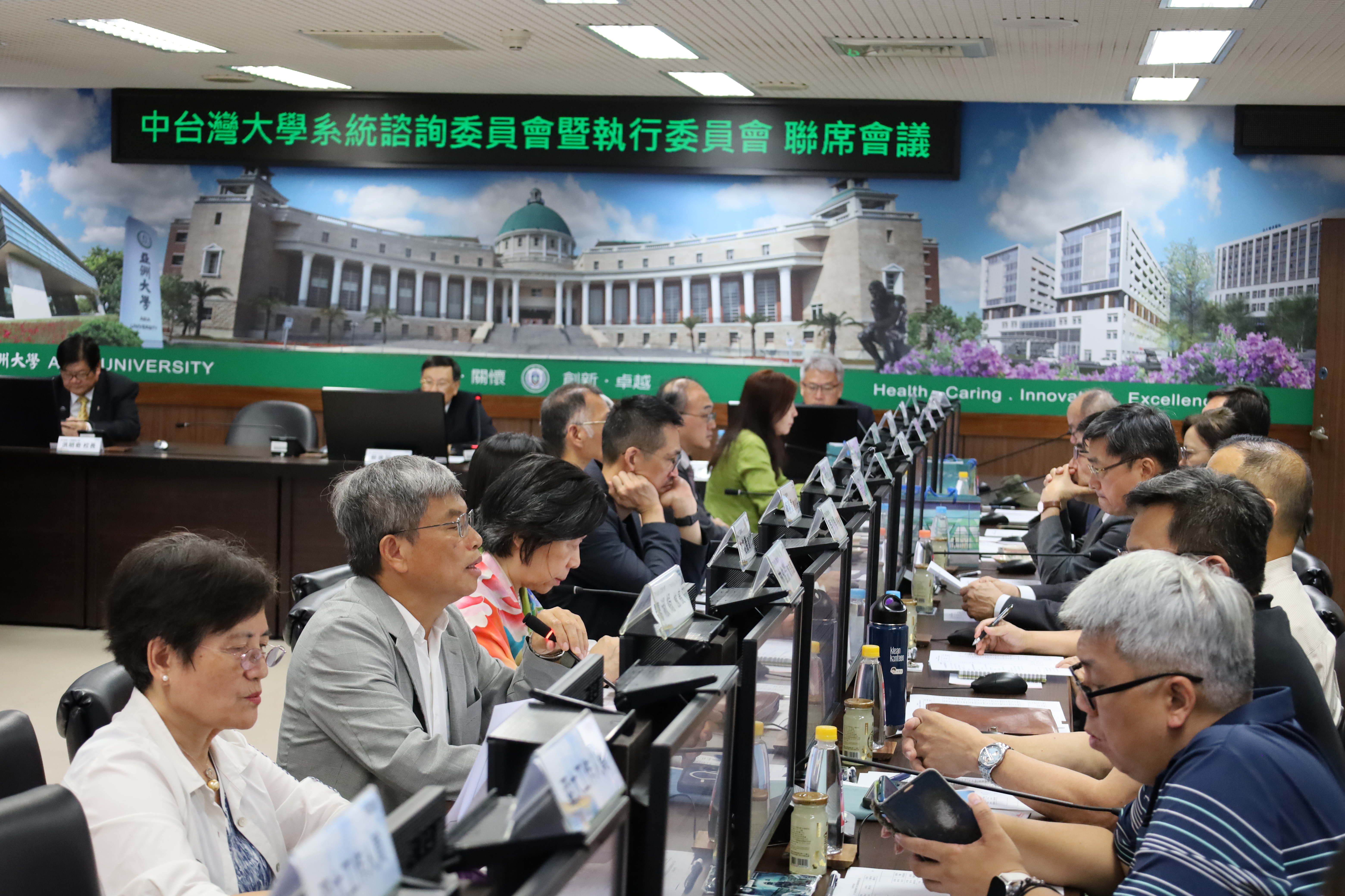 「M6」系統會議上，針對各項提案進行討論。