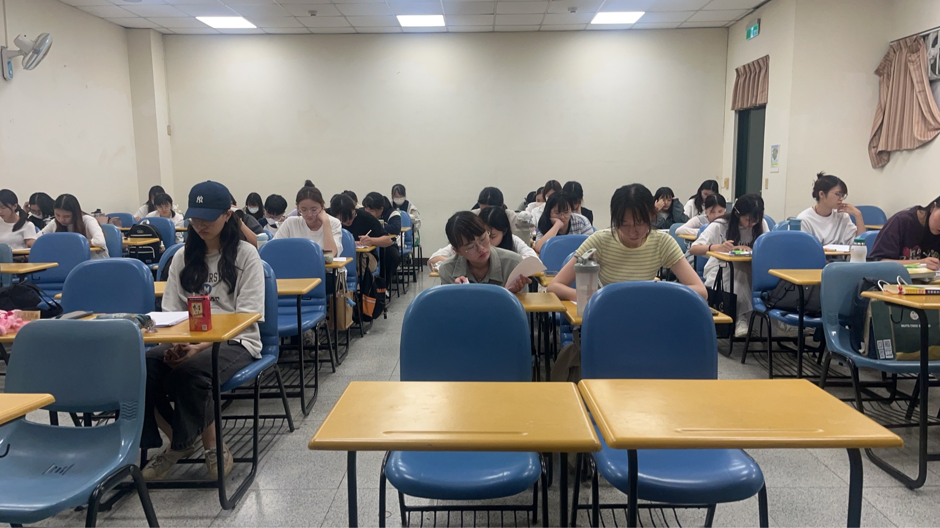 亞大幼教系舉辦教師檢定考夜間讀書會，鼓勵同學讀書。