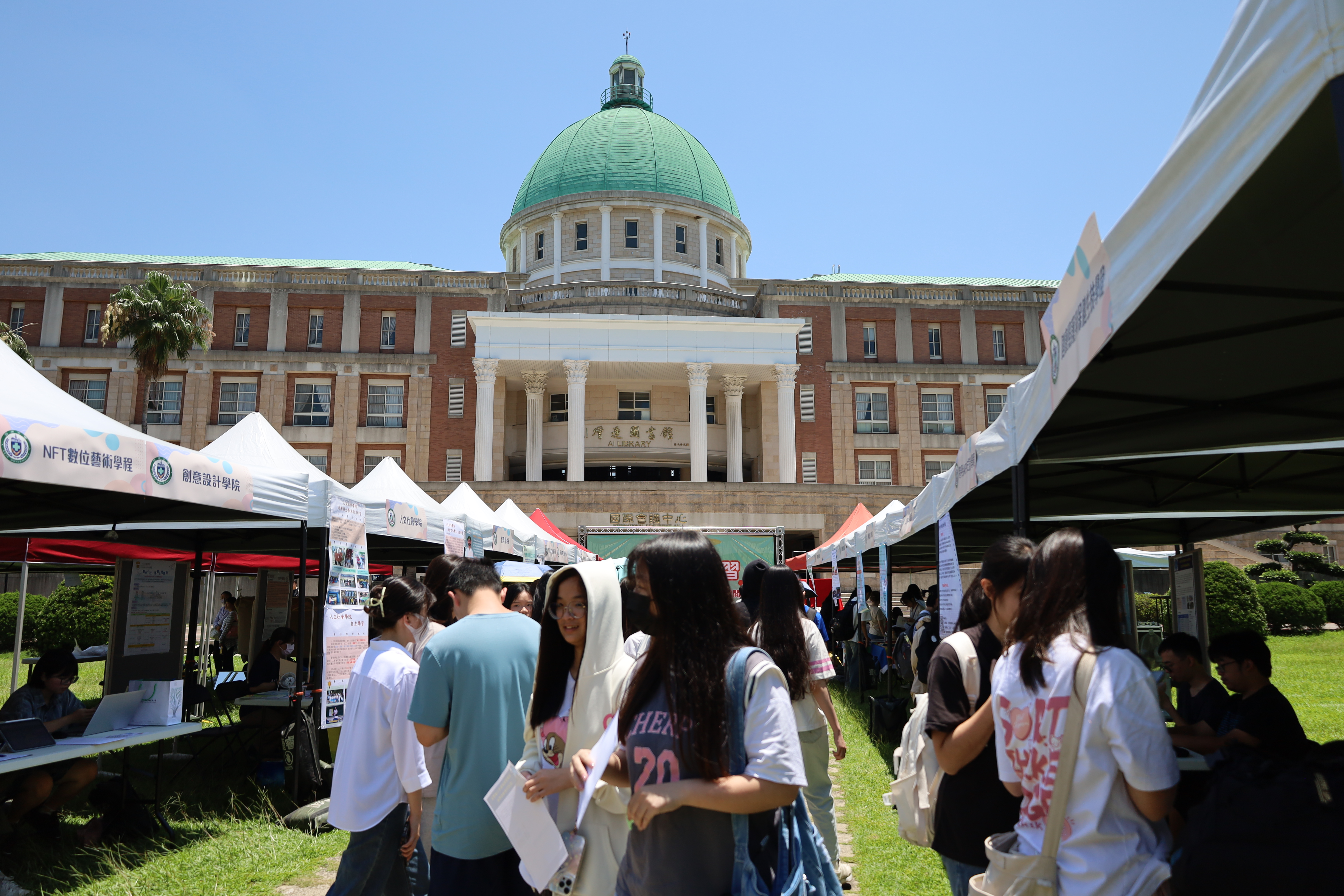 亞大每年舉辦「2025跨域自主學習日」，讓學生依自身興趣選擇，培育跨域力。